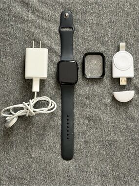 Apple Watch Series 7 45mm Black‎ Silicone Band Cover and Magnetic Charger